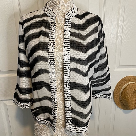 Chico’s Stripped White Black Reservable Open Jacket Sheer fabric Small size 0 - Picture 1 of 10